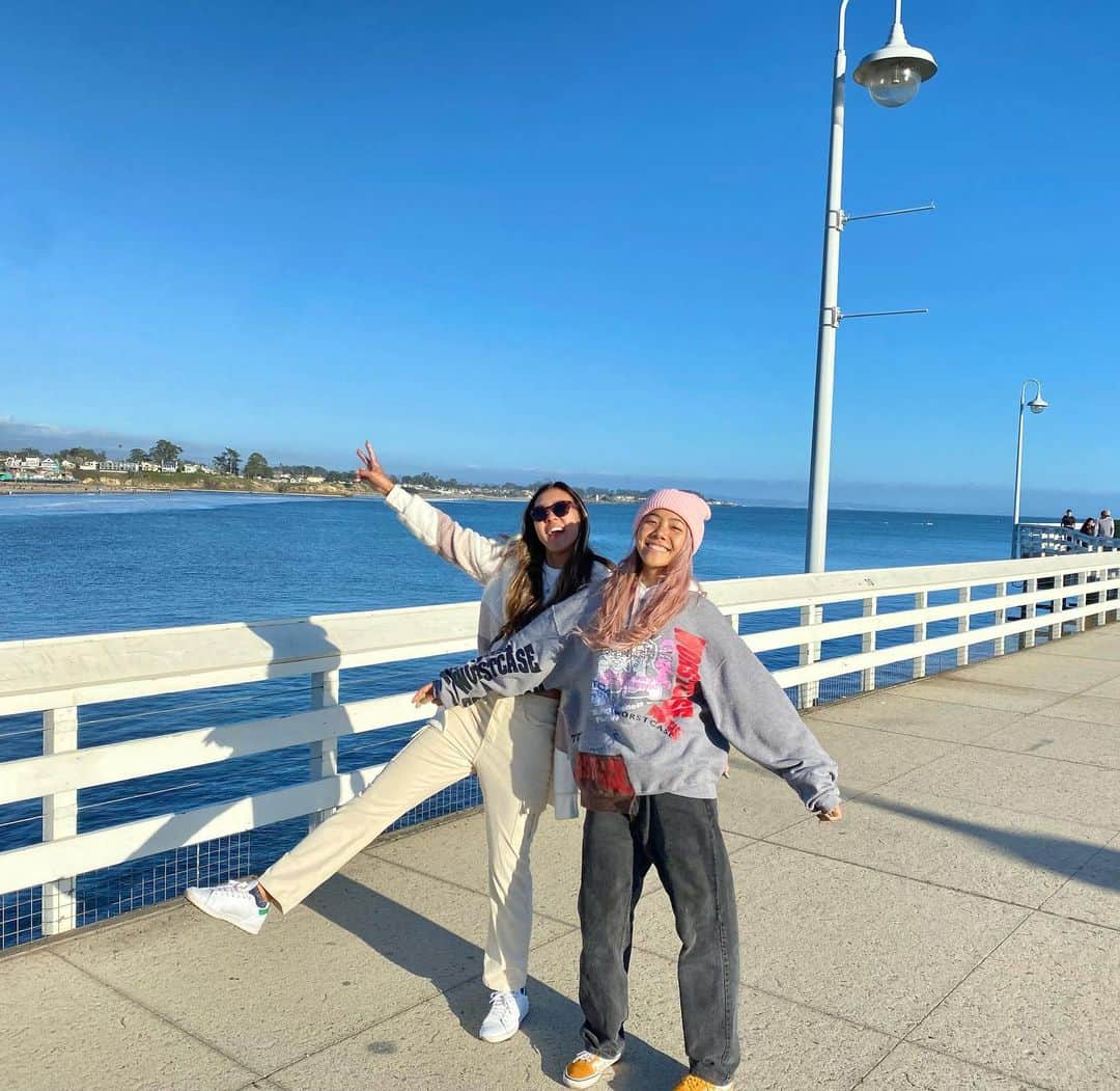 エイミー・コガさんのインスタグラム写真 - (エイミー・コガInstagram)「Visited my sister in California for the weekend☀️ #sacstate #california #idontdosnakes #butivywascute #mymouthwasopenthough #ilikechipotle #andpanerabread   妹のジェニファーに会いにいってきた💛いまはカリフォルニア州立大学サクラメント校の3年生  ゴルフぶのエースとしてがんばってます✨  キャンパスぶらぶらしてたらscience buildingにはいってけんきゅうしてるどうぶつたち見てたらへびのアイビーちゃんをさわらしてくれました🐍  ヘビはスーパーにがてだけどアイビーちゃんはジェントルでフレンドリーでかわいいかった💕  #こわすぎて口空いてた　#ペロペロしてた #エイミーコガ」2月1日 16時59分 - eimango