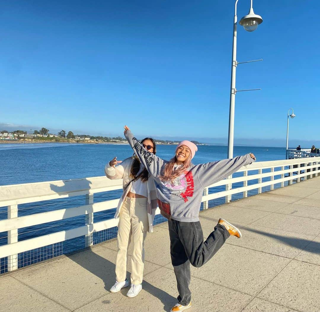 エイミー・コガさんのインスタグラム写真 - (エイミー・コガInstagram)「Visited my sister in California for the weekend☀️ #sacstate #california #idontdosnakes #butivywascute #mymouthwasopenthough #ilikechipotle #andpanerabread   妹のジェニファーに会いにいってきた💛いまはカリフォルニア州立大学サクラメント校の3年生  ゴルフぶのエースとしてがんばってます✨  キャンパスぶらぶらしてたらscience buildingにはいってけんきゅうしてるどうぶつたち見てたらへびのアイビーちゃんをさわらしてくれました🐍  ヘビはスーパーにがてだけどアイビーちゃんはジェントルでフレンドリーでかわいいかった💕  #こわすぎて口空いてた　#ペロペロしてた #エイミーコガ」2月1日 16時59分 - eimango