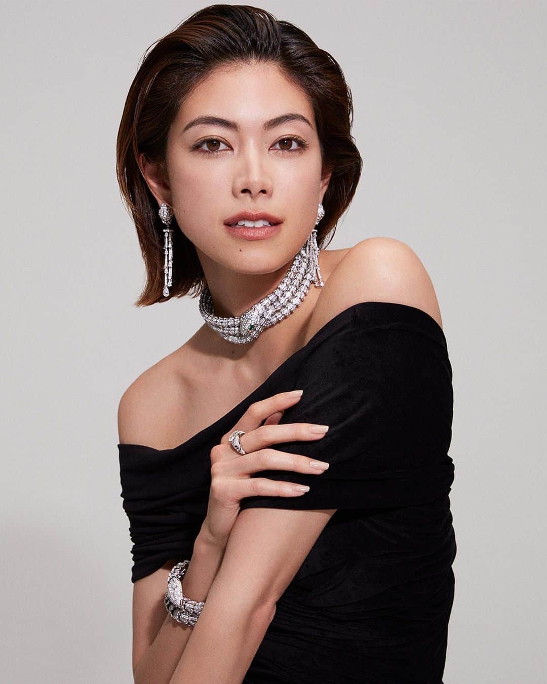 森星のインスタグラム：「The Bulgari family proudly welcomes @hikari. The talented Japanese model joins a star-studded list as our latest ambassador. A trailblazing advocate for sustainability and diversity, Hikari is also the founder of tefutefu, an initiative that preserves Japan’s rich heritage through craft. Benvenuta, Hikari!   #Bulgari #BulgariFamily」
