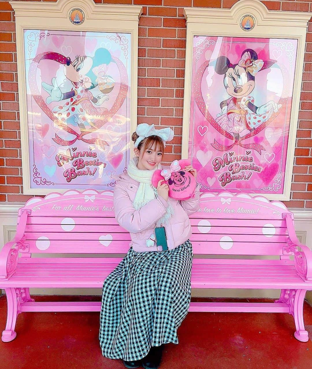 Ribonのインスタグラム：「Minnie Besties Bash🎀💗 . . . . . . . . .  #japanesegirl #kawaii  #東京ディズニーシー  #ディズニーコーデ #フォトジェニック #インスタ映え #tdl #ディズニー  #休日 #舞浜 #六本木 #歌舞伎町 #大人可愛い #バーレスク東京  #burlesquetokyo 　#ootd  #todayscode #tokyodisneysea #デートコーデ #笑顔　#smile #tokyodisneyland #東京ディズニーランド #ミニーコーデ #ミニーちゃんコーデ #ミニーちゃんヘア #minniebestiesbash #ミニーベスティーズバッシュ #darich #pink」