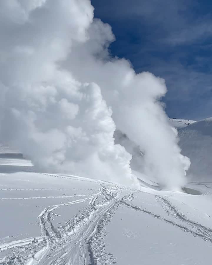 岩垂かれんのインスタグラム：「Feel the earth🌎🔥  #volcano #asahidake  #噴火口 #旭岳」