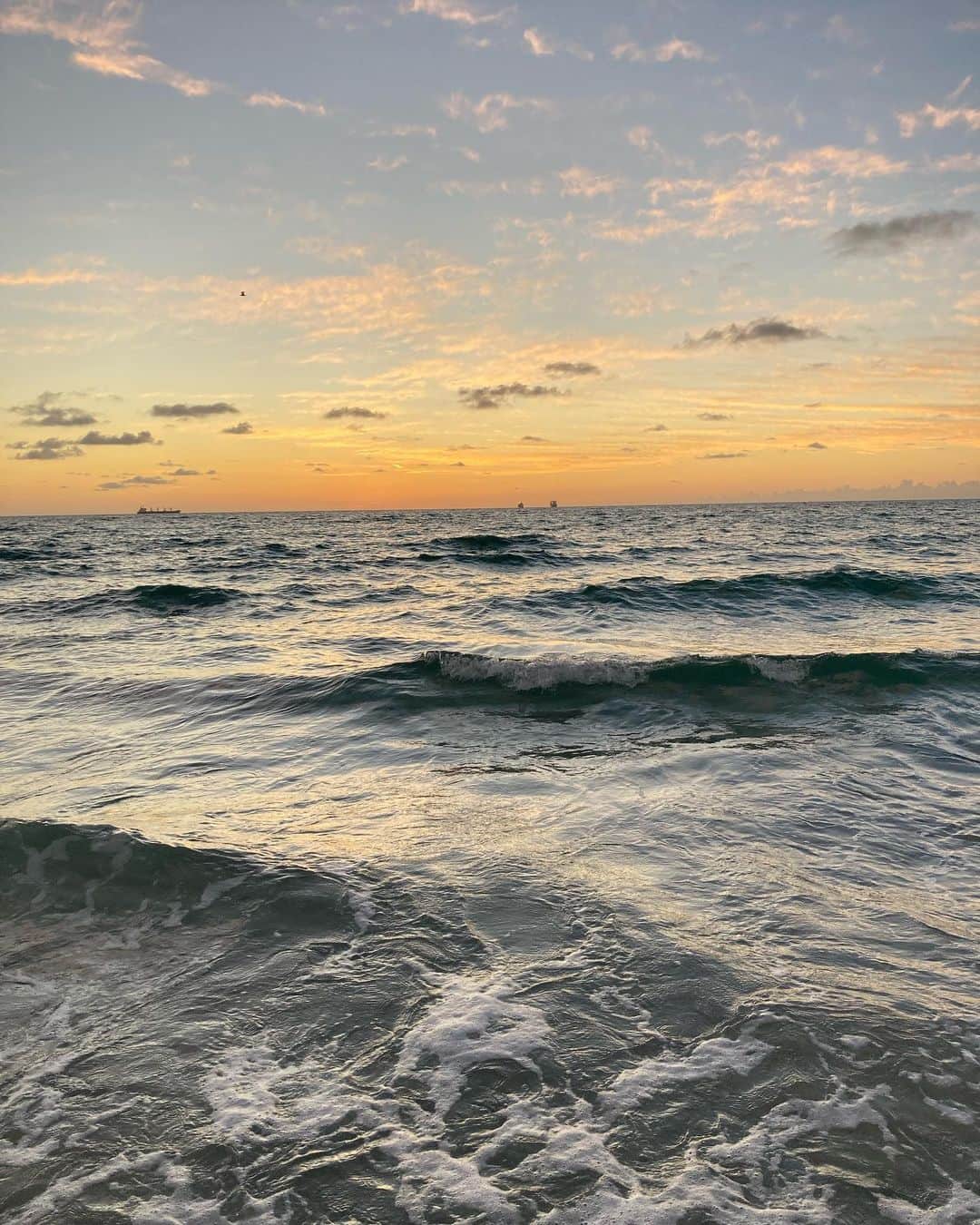 白鳥羽純さんのインスタグラム写真 - (白鳥羽純Instagram)「🌅 マイアミのSunset…? Sunrise…? 朝方と夕方って似てるからなあ笑笑  #newyeartravel #Miami #sunriseorsunset」2月1日 18時09分 - hasuminst