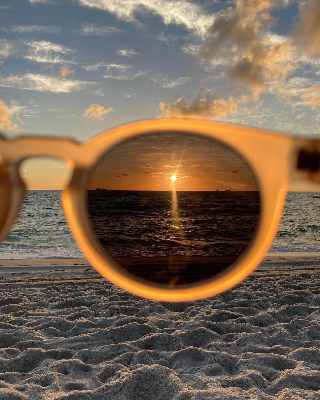 白鳥羽純さんのインスタグラム写真 - (白鳥羽純Instagram)「🌅 マイアミのSunset…? Sunrise…? 朝方と夕方って似てるからなあ笑笑  #newyeartravel #Miami #sunriseorsunset」2月1日 18時09分 - hasuminst
