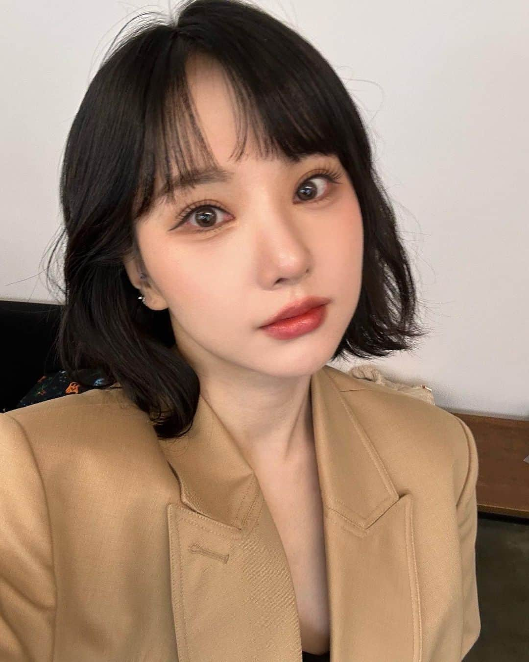 ウナさんのインスタグラム写真 - (ウナInstagram)「230131 • Eunha on PM — We surely can’t get enough of her selfies! 🤎🤎🤎🤎 –Nana」2月1日 18時04分 - jung.eunha