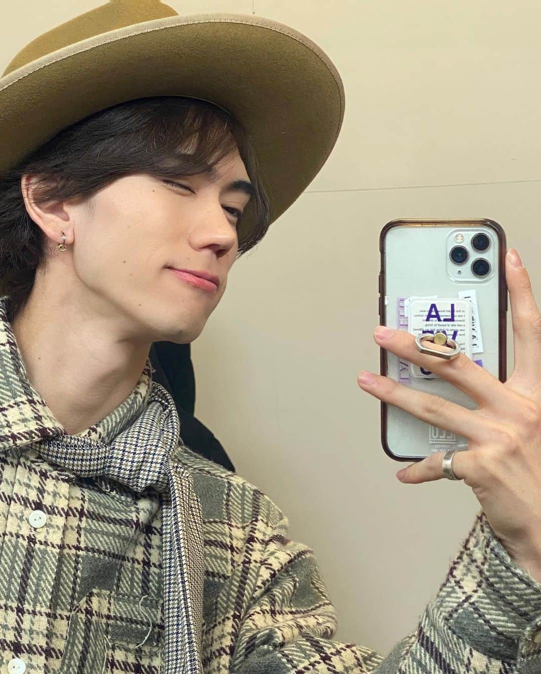 樋口晃平のインスタグラム：「本日からNYLONさんの 『365ANNIVERSARY』に登場していきます☺︎  色々な姿が観れるのでお楽しみに！！  #nylonjapan   本日はダークチョコレートの日」