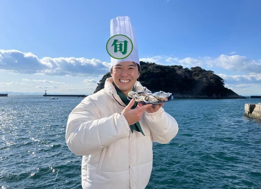 濱田隼のインスタグラム：「明日は木曜日！！ #ドデスカ は #旬感めし です！  愛知県の三河湾に浮かぶ、食の宝庫 #篠島 。  鯛、しらす、ふぐ が有名ですが それだけではありません！ 今 #牡蠣 の養殖にも力を入れているんです🦪  漁師の方々が、絶品レシピを伝授してくれました♪ ぜひご覧ください！  #篠島 #朋輩牡蠣」