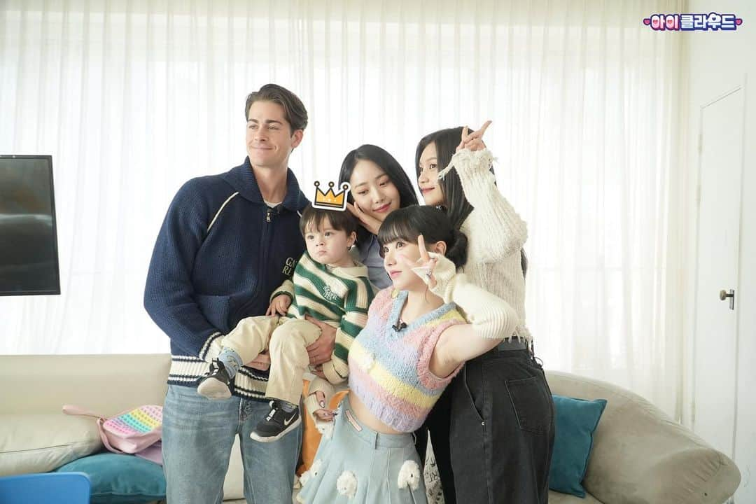 ウナさんのインスタグラム写真 - (ウナInstagram)「230201 • EUNHA for @kbs_super_official Baby Cloud with VIVIZ and Kylo! ☁️🍼 — THE BABIES MEET BABY KYLO. 😭😭😭😭🍼🍼🍼🍼☁️☁️☁️☁️🤍🤍🤍🤍 –Nana」2月1日 18時41分 - jung.eunha