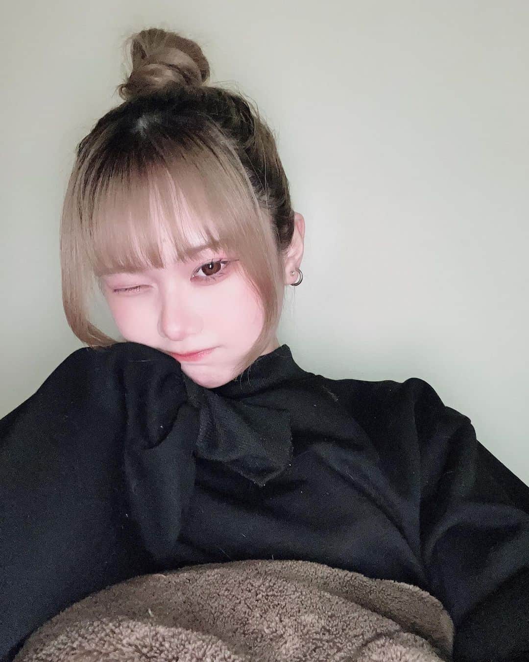 しずくのインスタグラム：「なんか服汚いけど許して💔💔   #07」