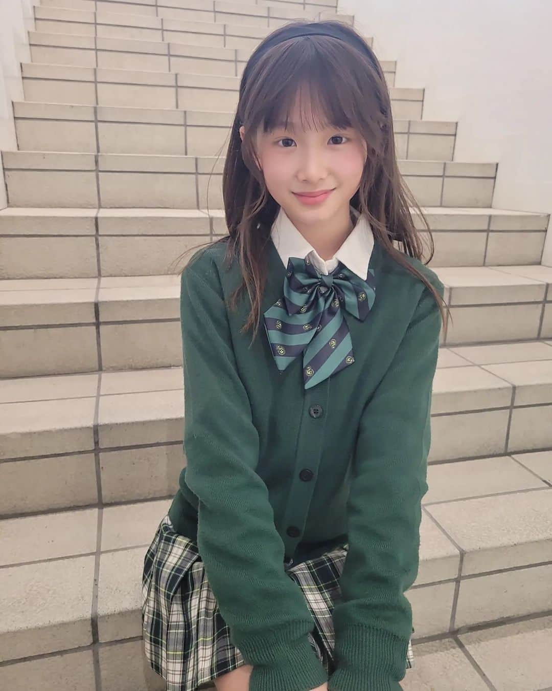 ひなのインスタグラム：「💚 ·͜·♡‬⁡ ⁡【今私たちの学校は...】の制服💚⁡ ⁡ドラマ見てたのでテンション上がりました🤍´-⁡ ⁡.⁡ ⁡今日も投票しましたとコメントやDMが来て⁡⁡ ⁡本当に感謝の気持ちでいっぱいです！🥹💕⁡ ⁡日々の忙しさの中で⁡ ⁡ひなに投票しようと毎日投票してくれているなんて⁡ ⁡本当に言葉にならないほど嬉しいです🥺⁡✨ .⁡⁡ ⁡ひなは後悔のないように⁡と ⁡最後まで気を抜かず頑張っています🍀*･⁡ ⁡母はそばで見守っています‪⸜‪‪‪‪‪︎👍🏻‪‪︎⸝‬‪‪⁡ ⁡皆さま、 ⁡最後までよろしくお願いします(๑و•̀ω•́)و❤️‍🔥❤️‍🔥❤️‍🔥⁡ ⁡⁡ ⁡. ⁡投票先のURLはストーリーにて毎日⁡ あげています😌💓 ⁡.⁡ ⁡ #TGCA23 ⁡ ⁡ #tgc⁡ ⁡ #東京ガールズコレクション ⁡ ⁡ #今私たちの学校は⁡ ⁡ #制服」