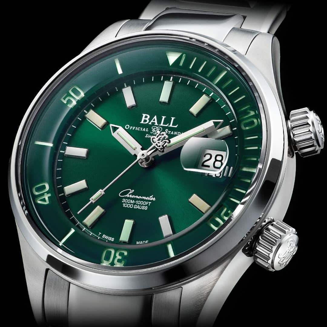 ボール・ウォッチのインスタグラム：「The inner bezel and dial are in green colour in different tone. The sunray green dial adds a reflection under day light. It is in perfect harmony. ⁠ ⁠ linkinbio ⁠ ⁠ #swissmade #mensfashion #mensclothing #mensstyle #menswear #menstyle #menwithstyle #mensweardaily #ootdmen #diving #divewatch #instawatch #dailywatch #watchoftheday #wristwatch #watchgeek #watchfam #watchesofinstagram #watchnerd #watchaddict #watchmania #wristporn #watchporn #watchcollector #wristgame #automaticwatch #womw⁠ ⁠ ⁠」