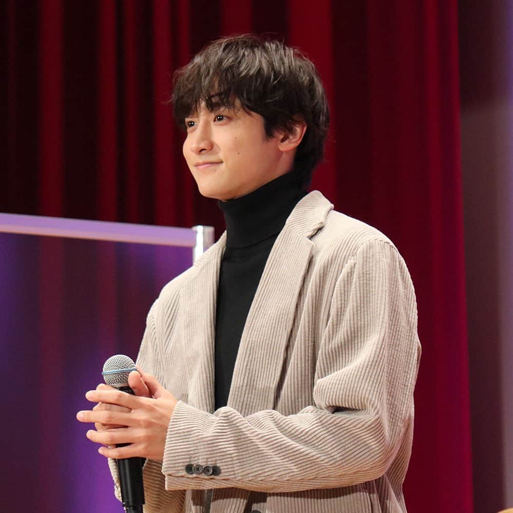 のインスタグラム：「#小関裕太 × #細田佳央太 2022年10月に行われた、和洋女子大学学園祭「里見祭2022」トークショーの動画を #アミュプラ で公開しました🏫 前編・後編の大ボリュームでお届けします👏 ⁡ 🔸前編🔸 質問コーナーでは2人の学生時代のエピソードが明かされる！ ⁡ 🔹後編🔹 「はぁって言うゲーム」に挑戦！ ⁡ 動画はハイライトから👇 @amusemobile」