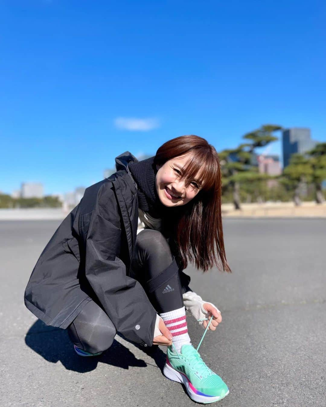 湯田友美さんのインスタグラム写真 - (湯田友美Instagram)「思うように走れなかった1月 それでも、友達や仲間がいてくれたから、最低限の練習はできたかな！私のモチベーションは、仲間と一緒に走ること🤝  練習のパートナーは、#adizerosl 😊 クッションと軽さがちょうどいいからめちゃくちゃ使える！まだ履き潰したくないから、大事に履いてます😂✨  自己記録更新したい人、学びたい人、PROJECT PB のセッションもおすすめ！私も学びに行かなきゃ🔥  @adidastokyo #アディゼロ #adizero#速くなる ためのすべて #ADIDASRUNNERSTOKYO #createdwithadidas」2月1日 19時25分 - yudatomomi