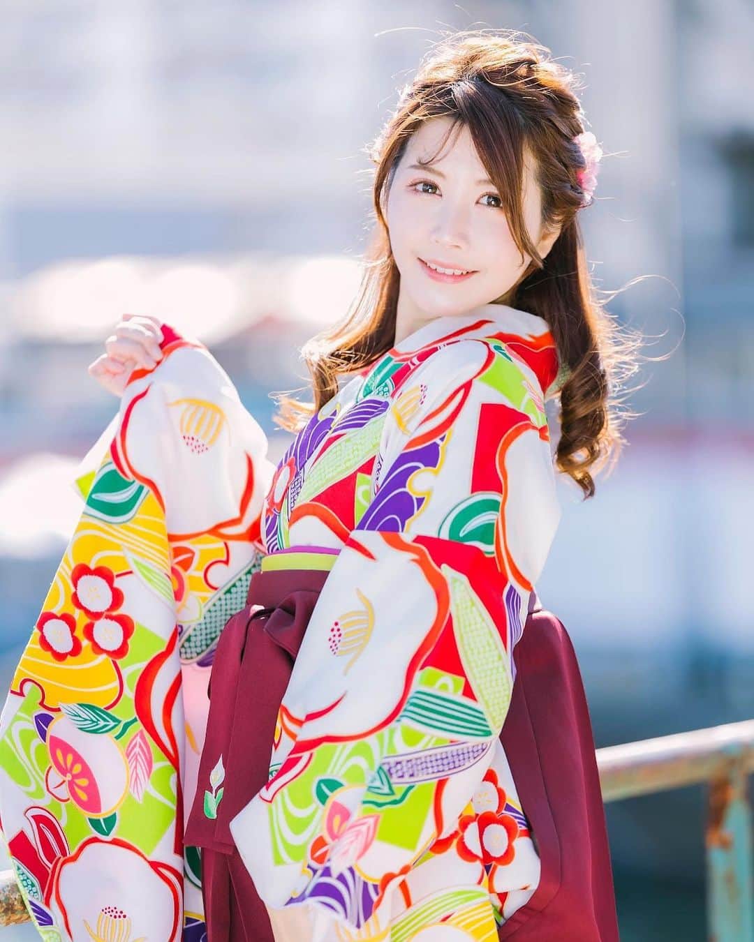 のインスタグラム：「遅くなりましたが、昨日は大阪モーメント撮影会ありがとうございました🥰❣️お天気にも恵まれて最高な1日となりました🌟 寒い中来てくれたみんな本当にありがとうね🥰🫶 また大阪行きたいなあああ☺︎ たくさんの方が駆けつけてくださって嬉しかったよ！また会おうね❣️ 今のところ決まっている撮影会は3/4のスティル撮影会です☺︎🌟 . . . . . . . . . . . . . . . . . . . . . . . . . . . . .  #photo #camera  #粉我  #japanese #japanesegirl #swimwear #follow #followme  #フォロワー募集中  #フォロワー増やしたい #レースクイーン #グラビア　 #racequeen #selfie  #팔로우 #셀카 #셀카샷 #셀피 #셀카그램 #얼스타그램 #팔로우환영 #팔로우환영 #팔로  #photography #photoshoot #撮影　#portrait #カメラ　#お尻　#photoshooting  #袴」