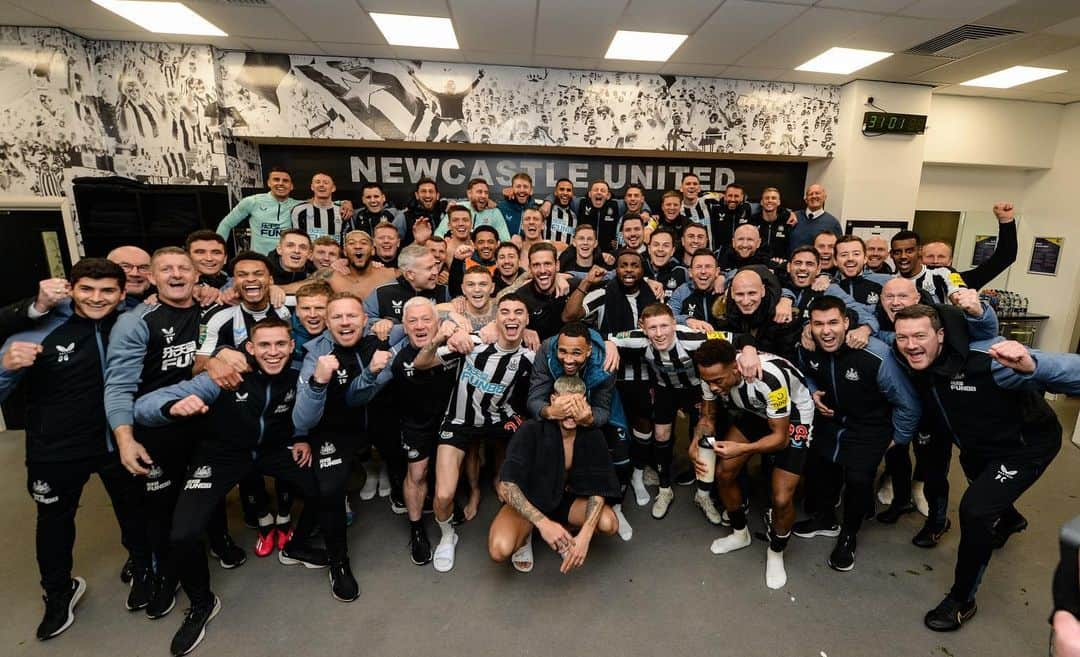 ファビアン・シェアさんのインスタグラム写真 - (ファビアン・シェアInstagram)「This TEAM is going to Wembley!!! 🖤🤍 #nufc」2月1日 20時01分 - fabianschaer_official