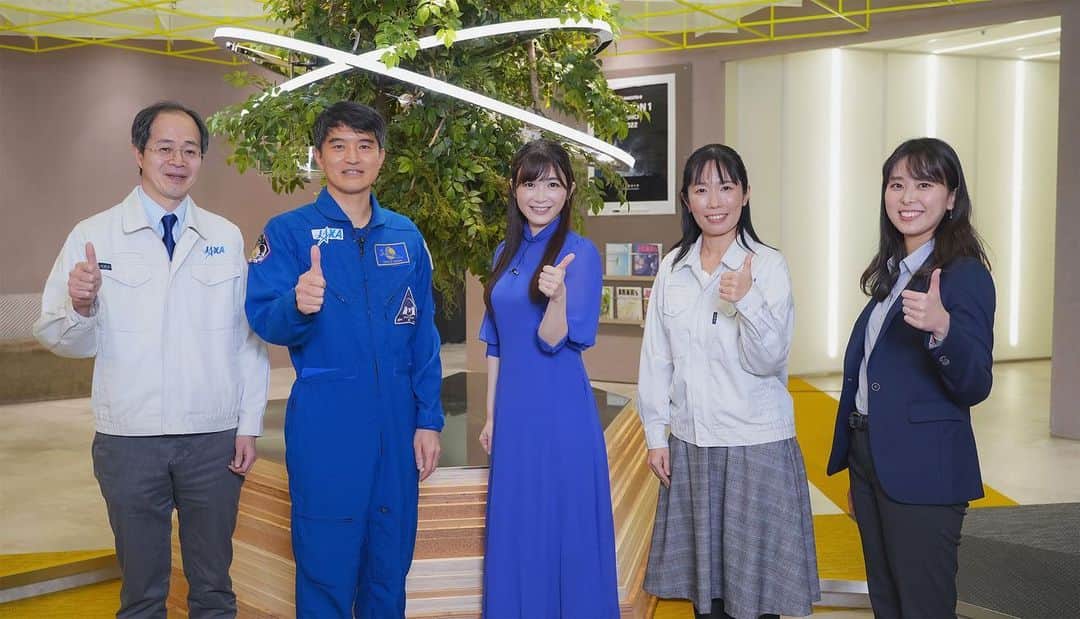 榎本麗美のインスタグラム：「#きぼう利用シンポジウム 事前特番のMCを担当させて頂きました✨ ワクワク楽しくてたまらない収録でした😍  人生が変わるくらいの素晴らしい経験をした学生の皆さん、そして、そのチャレンジの場を用意するJAXAの皆さん。 その温かく強く繋がれるバトン、かつ汗と涙の結晶ともいえるきぼうの舞台裏をぜひご覧いただき、 “きぼう利用とその先”について考えて頂けたら嬉しいです💫  ぜひ、ご覧ください🚀 ↓ https://youtu.be/J3R5FnySowQ」