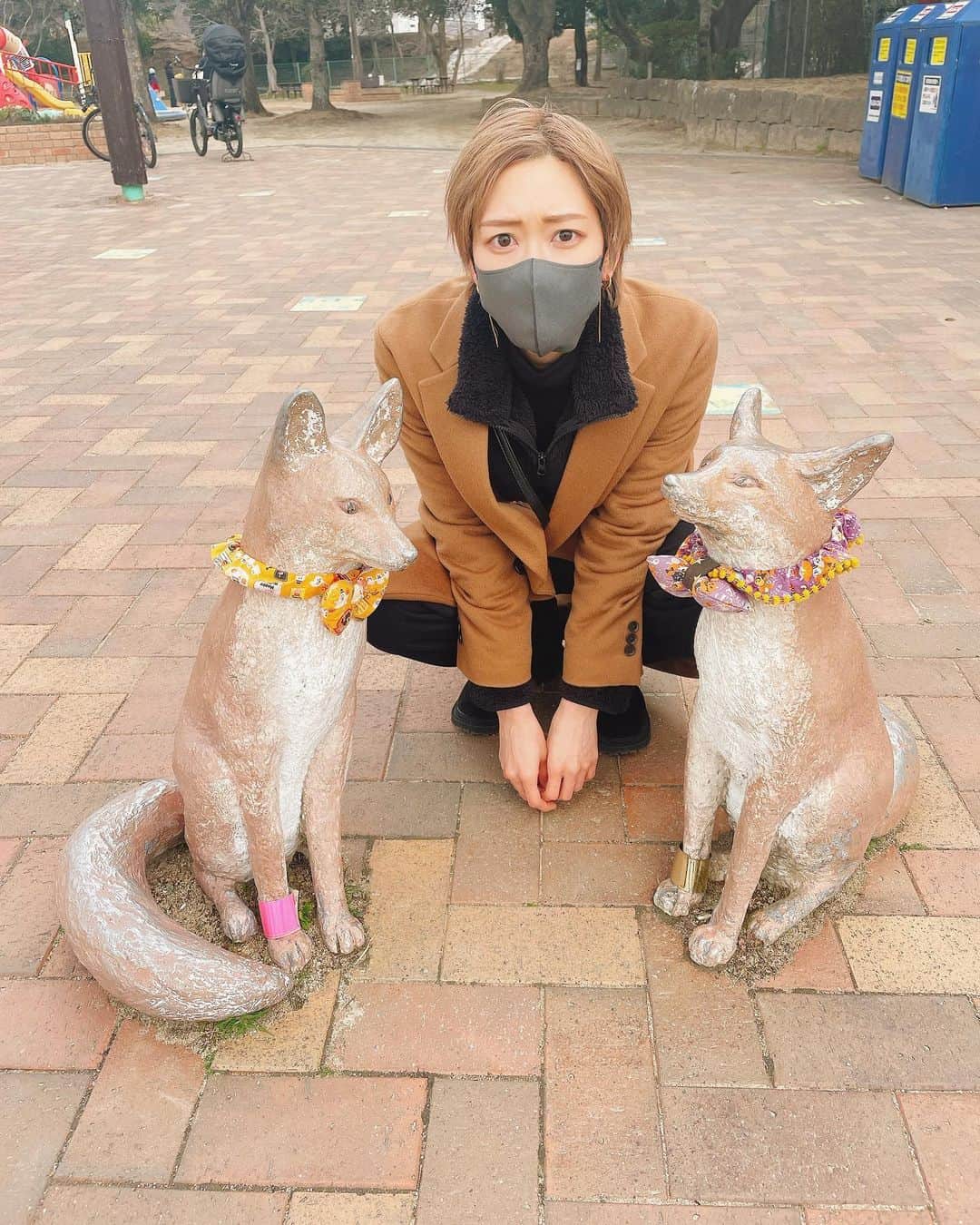 のインスタグラム：「🦊🥹  キツネのオブジェと遊んでたら一番行きたかった日本庭園が閉園してた。  #福岡観光  #大濠公園」