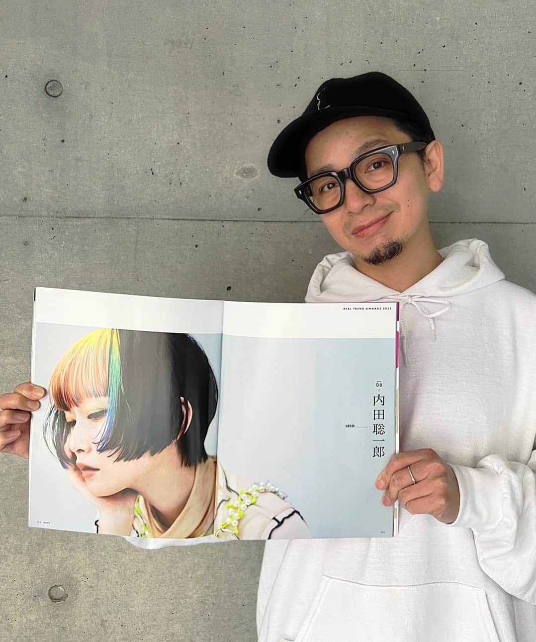 のインスタグラム：「【ぜひ投票お願いします】 今日発売のプレッピーにて 年間最優秀賞を決めるコンテストに 12人のファイナリストの1人として スタイル出しております！ その場でガチカットした ビフォーアフターで渾身の作品作ってます！ 12人それぞれ素敵な作品！ みなさんの清き一票お願いします！！  理美容専門誌『PREPPY』＆『Men’s PREPPY 』が開催するオンラインイベント「PREPPY FES 2022」 3月13日（月）19時〜オンラインLIVE配信が決定。 このイベントのメインは何と言っても「リアルトレンド大賞」の発表＆授賞式。 現在発売中の『PREPPY』＆『Men’s PREPPY 』3月号に掲載のノミネート作品の中から今年のグランプリが決定します。 投票は編集部の特設サイト「PREPPY FES 2022」公式HPから（2月28日23:59締切）。 今年のNo.1を決めるのは皆さんの一票です！！  #美容師　#投票 #美容学生 #あなたの一票 #プレッピー #メンプレ #リアルトレンド大賞」