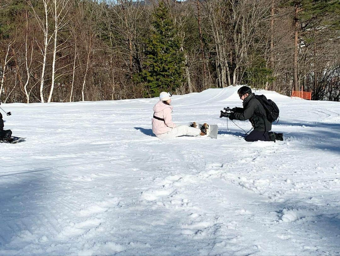 大田理裟さんのインスタグラム写真 - (大田理裟Instagram)「⁡ #やわたハイランド で人生初のスノボー🏂！ コケまくりましたが🤣、 怪我なく楽しむことができました🤍🤍🤍 私の滑りが見たいなーって方は、 YouTubeで”アソビタガール”って検索してみてください🔥 山口県の皆様は山口ケーブルビジョンで毎日見れます📺  @voxplus2007 の皆さま、 丁寧に教えてくださってありがとうございました🙇‍♀️🙇‍♀️✨ ⁡ ⁡#スノボー #スノボー初心者 #スノーボード #やわたハイランド191リゾート #snowboard #広島 #climbing #bouldering #sportclimbing #スポーツクライミング #クライミング #ボルダリング #山口ケーブルビジョン」2月1日 20時18分 - ota_risa