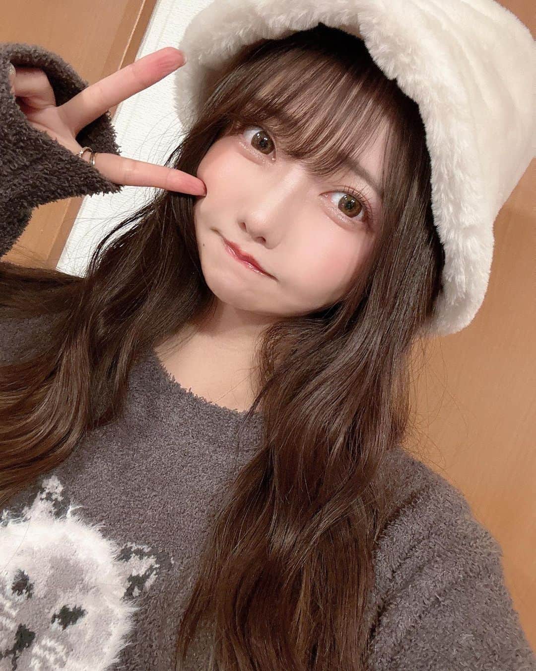 遠藤 玲奈 /endo renaのインスタグラム：「2月になってしまった、、🥲🍫 お久しぶりですᜊ•ᴗ•ᜊ 先週、アイプロリッシュさん @eyeprolish11 で、 またパリジェンヌしてもらいました👼🏻‪𓂃 𓈒𓏸◌‬  2枚目はまつ毛パーマ直後で、アイメイクなしだけど まつ毛があがってるだけで華やかになるし、 鏡みるのが楽しみになる🥲🪞  どのアイリストさんもとてもお上手なので オススメなまつ毛サロンさんです◎ 恵比寿駅からすぐなのでアクセスもばっちりです☻  ♡オーナー @tanaka___kurumi11  ♡アイリスト @_momo.eyelist_  ありがとうございます☺︎︎✨ .」