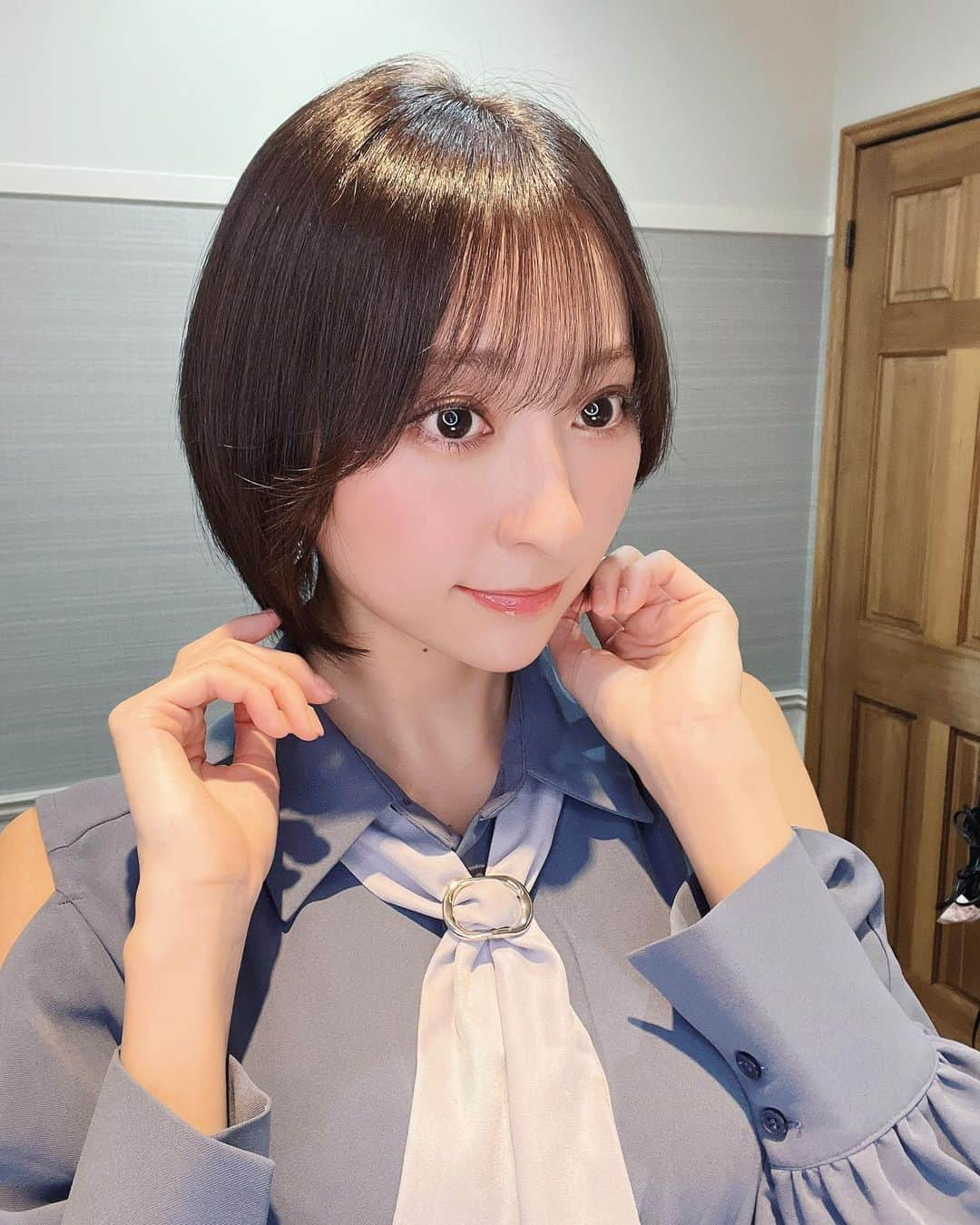 緒方咲さんのインスタグラム写真 - (緒方咲Instagram)「NEWヘアー💇‍♀️💕  LOANA六本木さの山根さん(@yujiyamane )に 髪の毛綺麗にしてもらいましたっ✂️✨  落ち着いたナチュラルブラウン🧸🤎  いつも素敵な髪型にして下さり 本当にありがとうございます🙇‍♀️💓  #loana #loanaroppongi #roppongi #六本木 #ヘアサロン #hairsalon #イメチェン #ショートヘア #ショートカット #hair #color #カラー #cut #カット #japanesegirl #萌 #自拍 #模特 #粉我 #tbt #swag #动漫 #扎心了#맞팔 #东京 #몸스타그램 #comel #awekcun #Instagravure #instalove」2月1日 20時30分 - chaaansaki