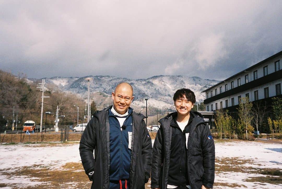 高見雄登のインスタグラム：「南山城村、笠置。 #フィルムカメラ  ナダルの地元でロケ。 最高でした。 西野がベロベロでインスタライブした以外は全部最高でした。  近鉄ケーブルネットワークで放送予定です！ コロチキといっしょに出演する33喜劇もよろしくお願いします！」