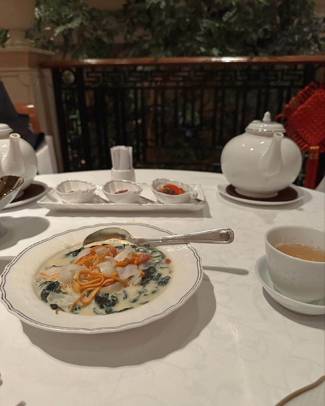永田杏奈さんのインスタグラム写真 - (永田杏奈Instagram)「・ 香港に来てから初の女友達とdinner🍽♥️ Grand HyattのOne Harbour Roadで美味しい広東料理を食べた後、St.RegisのBarに行って観光気分で香港を満喫しました😚  我が家にお泊まりに来てくれた @ricaotsuki 色々話せて癒されたよ~！ ありがとう🫶  #grandhyatthongkong  #oneharbourroad  #stregishk  #annahongkonglife」2月1日 20時46分 - annanagata