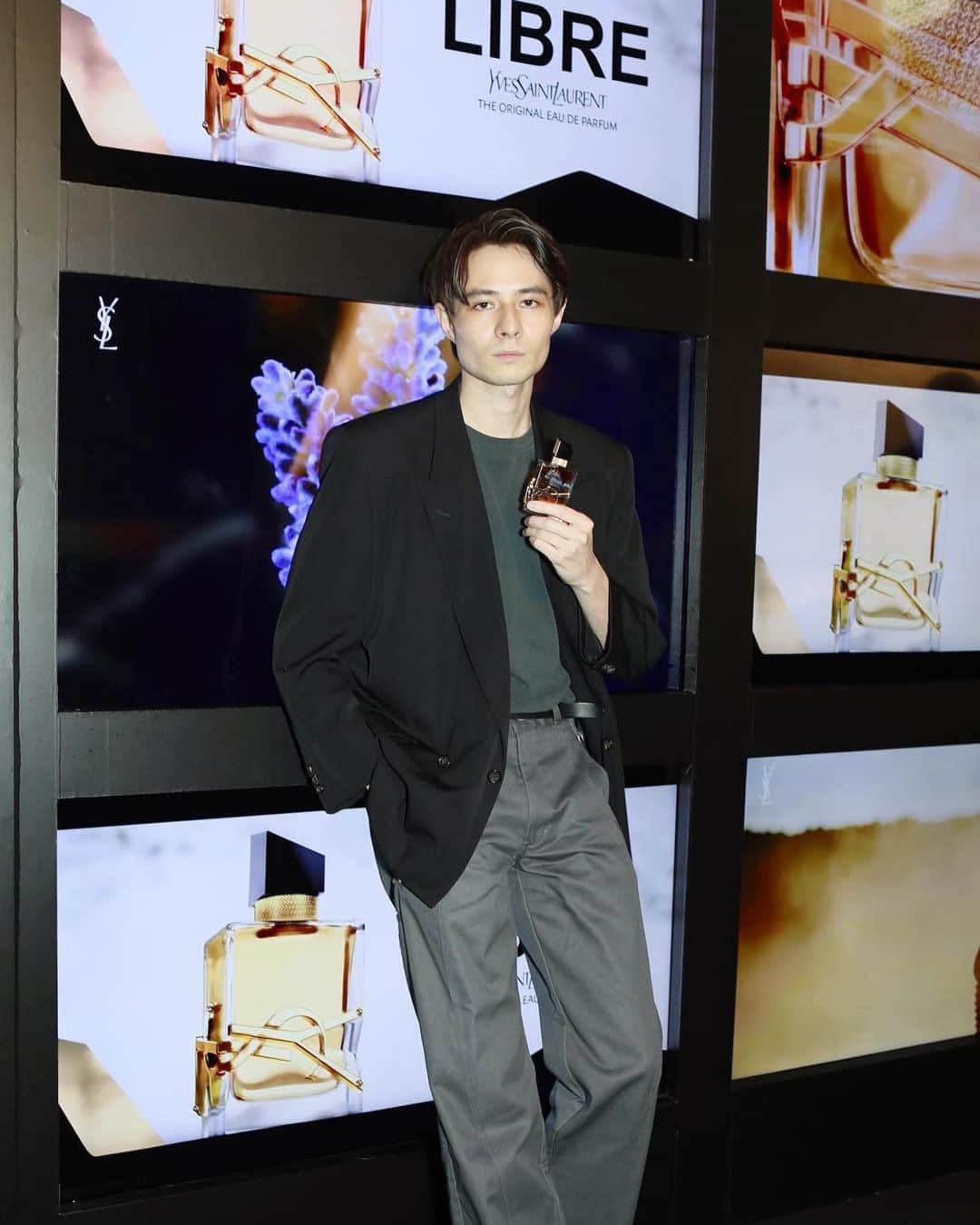 シールズ啓司のインスタグラム：「渋谷MIYASHITA PARK内にて開催されている『YSL BEAUTY LIBRE SPECIAL EVENT “I AM LIBRE”』にお邪魔しました！  僕が一番好きだったLIBREシリーズは#リブレオーデパルファムアンタンス  大胆な香りでありつつも大人っぽさを演出してくれる素敵なフレグランスでした。 つけるだけで普段の1.2倍セクシーな自分になった気がするので是非会場で試してみてください！  2月2日（木）～2月5日（日）までオープンしております〜！  @yslbeauty #YSLリブレ #YSLリブレイベント」