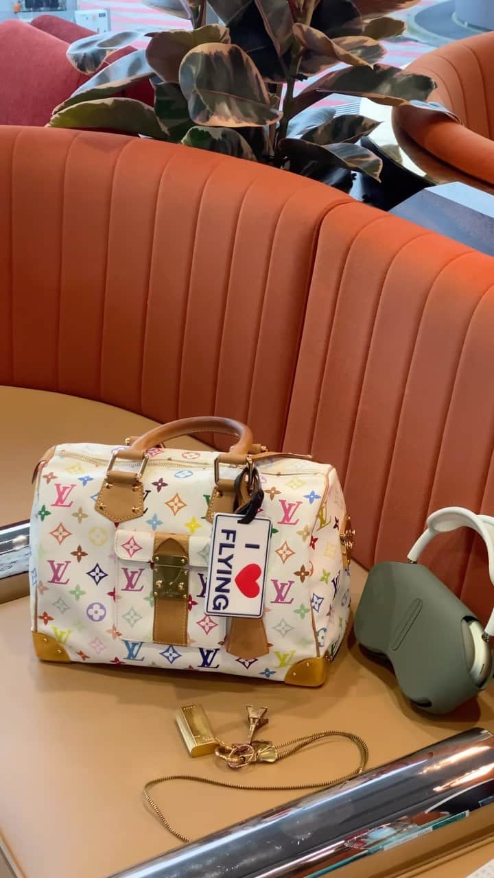 moanaのインスタグラム：「I ❤️ CDG   Paris-Charles de Gaulle Airport has reopened Terminal 1 in preparation for the 2024 Paris Olympics after nearly three years of closure.  There is so beautiful and very comfortable like a hotel lounge.  #parischarlesdegaulle#pfw#parisfashionweek#airpods#airpodsmax#airpodsmaxpro#apple#new#newreels#reelsinstagram#reels#paris#travel#travelphotography#travelreels#luxury」