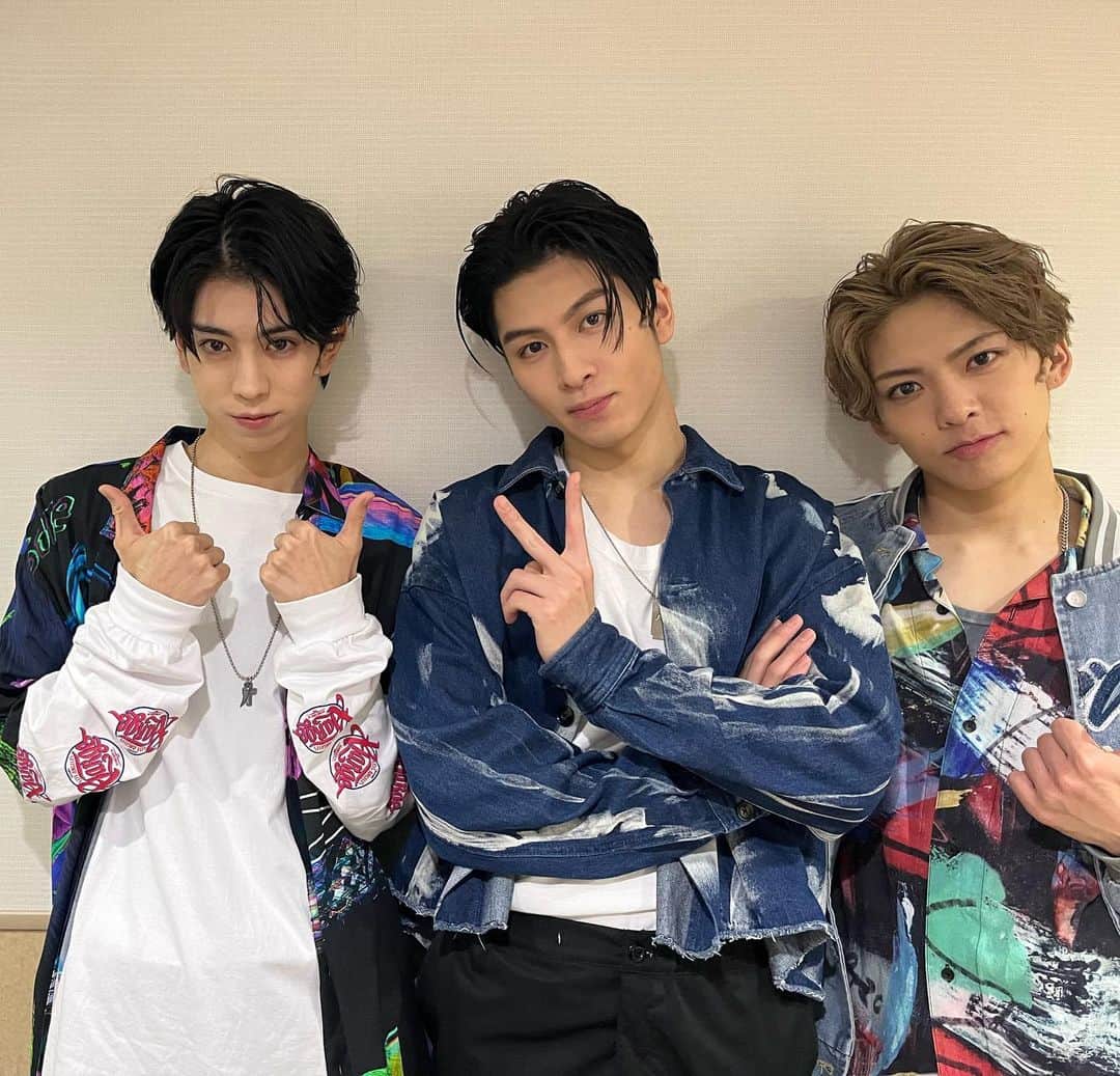 京典和玖のインスタグラム：「「ロミオ&ジュリエット」 本日の公演もありがとうございました！  モンタギューボーイズ！！📸  明日は2公演！よろしくお願いします！！  #ロミジュリ #マキューシオ」