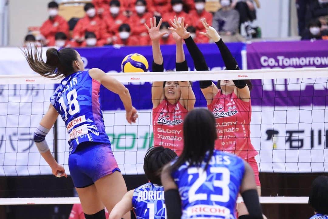 大宮里美のインスタグラム：「ロスがかっこいい。  #AcostaRoslandy 選手 #PFUブルーキャッツ #PFUBlueCats #総力結集 #全員活躍  #紫波町総合体育館 #休日に紫波町でバレーボールを観るという」