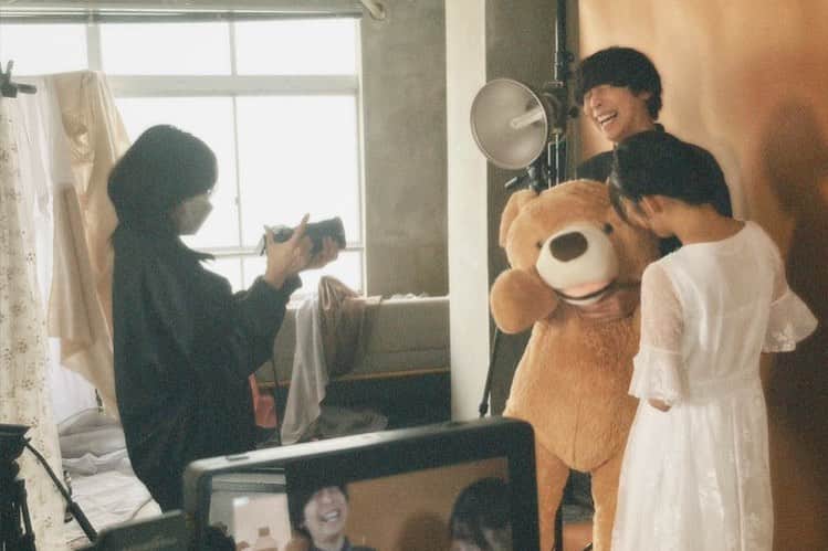 永瀬真悠さんのインスタグラム写真 - (永瀬真悠Instagram)「最高にハッピーな写真たちをいただきました📷🫶🏻 ⁡ @heshicco  ありがとうございます！ ⁡ #テディベア #中山小町 #shooting」2月1日 21時39分 - _mayunagase_