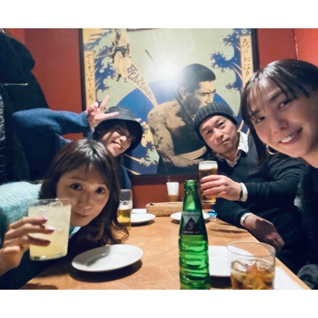 のインスタグラム：「. レジェンドで大師匠のゴスペラーズ黒沢さん(@kaorukurosawa_lovelife )、お魚大好き天才作家のMayu Wakisakaさん(@mayuwakisaka )、誕生日一緒の歌姫の土岐麻子さん(@tokiasako )とカレーを食べました🍛 . たくさんお話できて幸せいっぱいお腹いっぱいでした。 ステキな出会いに感謝です♪ . #thegospellers #music #curry #family」