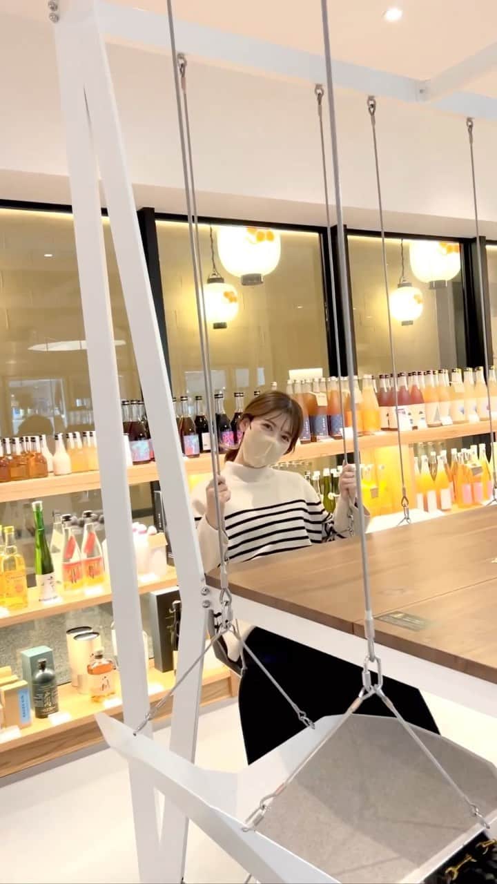 上坂由莉のインスタグラム：「⁡ 📍 梅小路ポテル京都 @umekoji_potel_kyoto  ⁡ ここの発酵所、素敵やったなぁ♡ お酒好きな方はハマりそう❗️ 私はノンアルチョイスです🍹  そしてブランコあるの面白くないですか？🤭 私の体重で落ちないか何回も確認しましたよ🦥 ⁡ ⁡ 今年は絶対手作りでお味噌を作りたくて…🥺 自分の菌でお味噌を作りたい‼️ ⁡ 京都もしくは京都近郊での 手作りお味噌教室、 オススメあれば教えてください🫶⸝⸝ ⁡ ⁡ #梅小路ポテル京都 #発酵所 #ノンアルコール #発酵食品 #味噌作り #手作り味噌 #ウェルネス #ヘルシーライフ #京都旅行 #京都観光 #京都旅 #京都ホテル #タビジョ #ホテルライフ #ホカンス #ワーケーション #腸活 #甘酒 #ステイケーション #ホテルステイ #美容と健康」