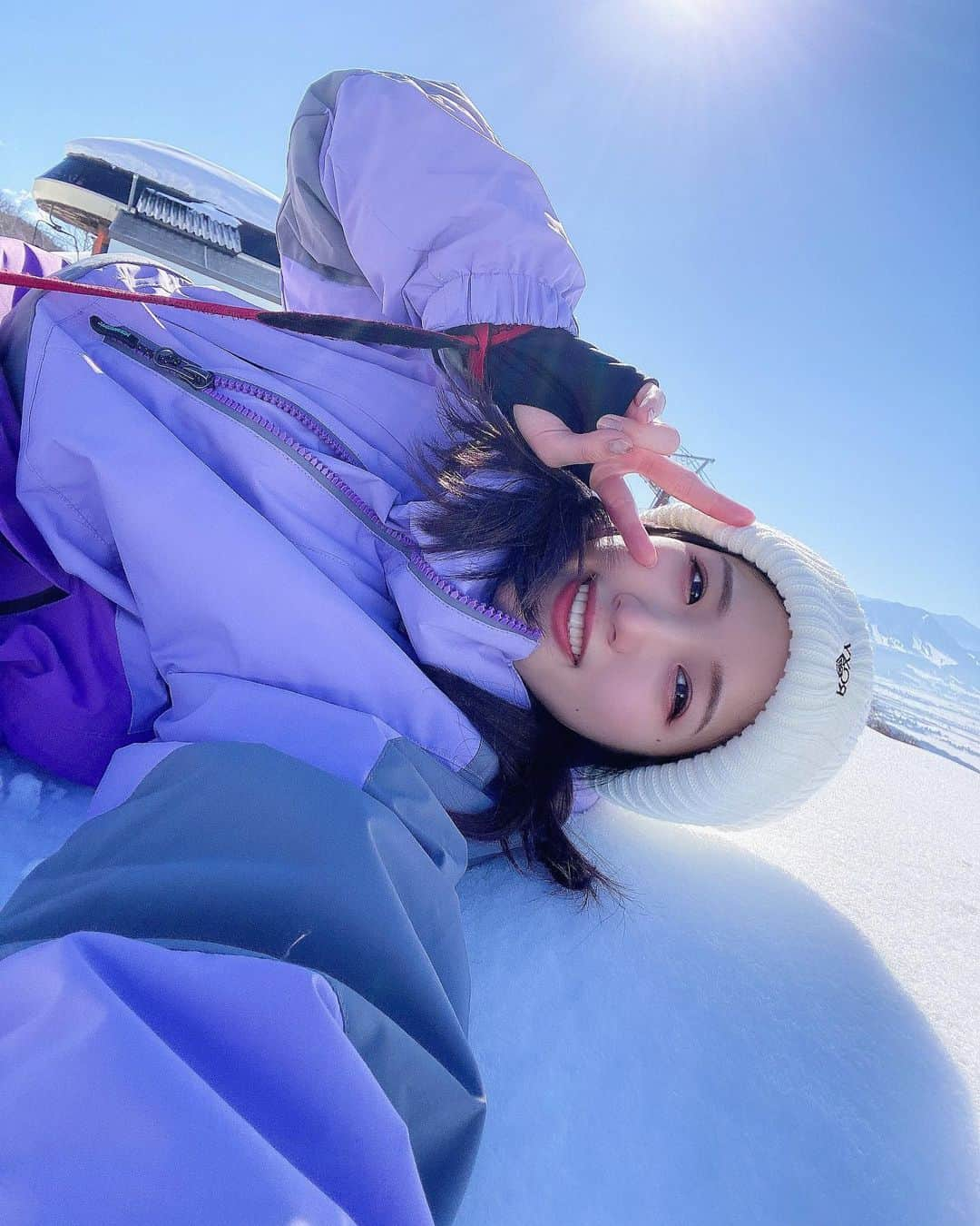 横山なつみのインスタグラム：「.  ❄️🪄  今年もいってきたスノボ🫶🏻 ちゃんと滑るコツ掴めてたのしかった またいくんだ絶対〜〜  #スノボー #スノボー女子  #スノボ #スノボ女子 #スノボ初心者  #ゲレンデ #ゲレンデマジック」