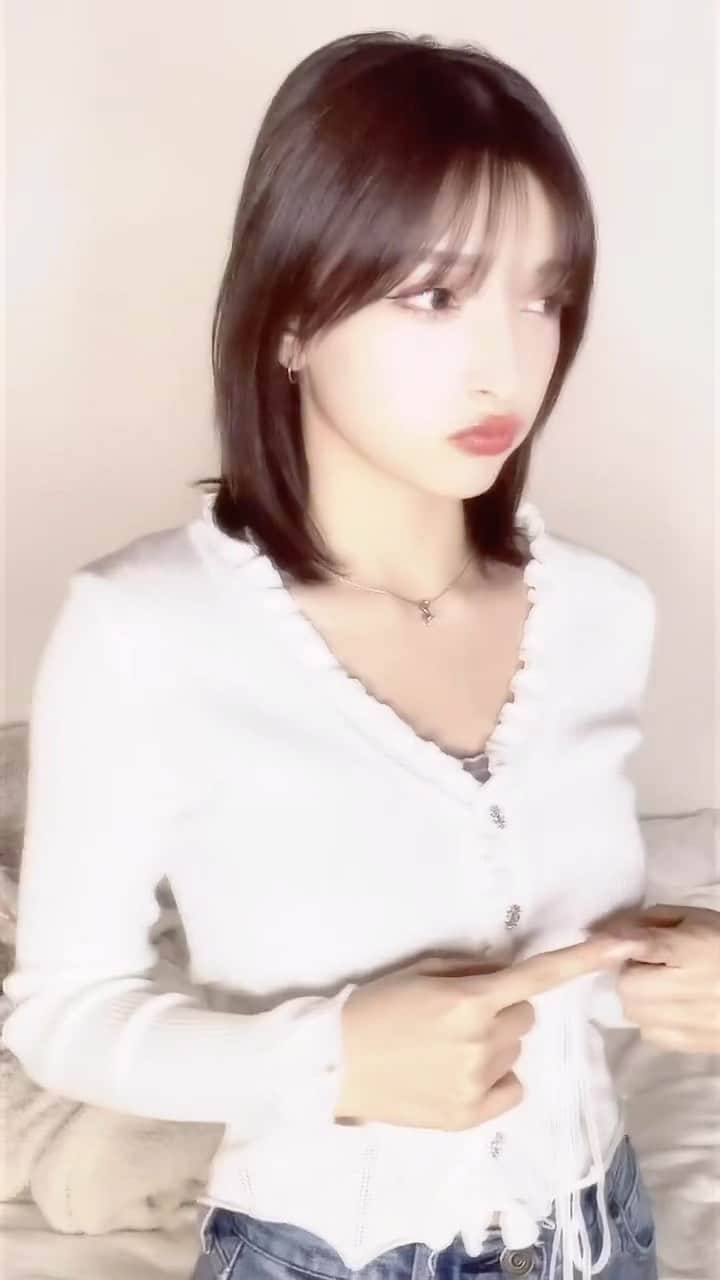のインスタグラム：「🥺👉👈🤍」