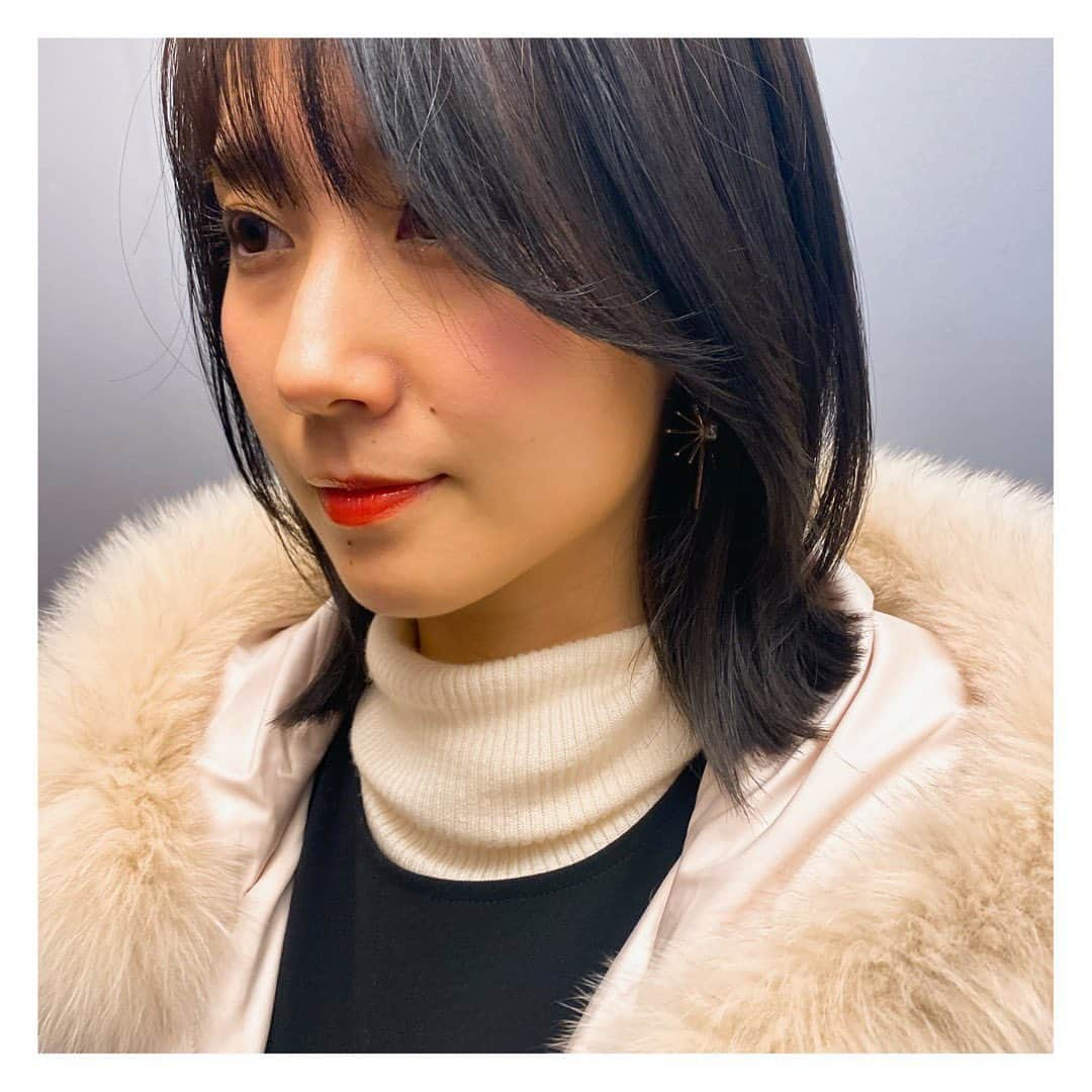 柴田平美さんのインスタグラム写真 - (柴田平美Instagram)「バッサリと💇‍♀️  いきましたね〜  社会人になってから １番の短さです。  基本ロングで 生きてきたので、 ちょっとどうなのか 自分ではいまいちわかりません。笑  でもすっきり。  ひひ。  #ヘア #チェンジ #ヘアカラー #美容室 #ボブ ？ #北海道 #冬」2月1日 22時49分 - narumi.shibata99