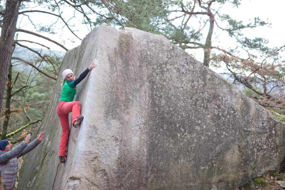 カタリーナ・ザーヴァインのインスタグラム：「Looking forward to some serious slab and arete climbing in Fontainebleau with the @austriaclimbing youth team 🙌  Photo by @wilhelmheiko」