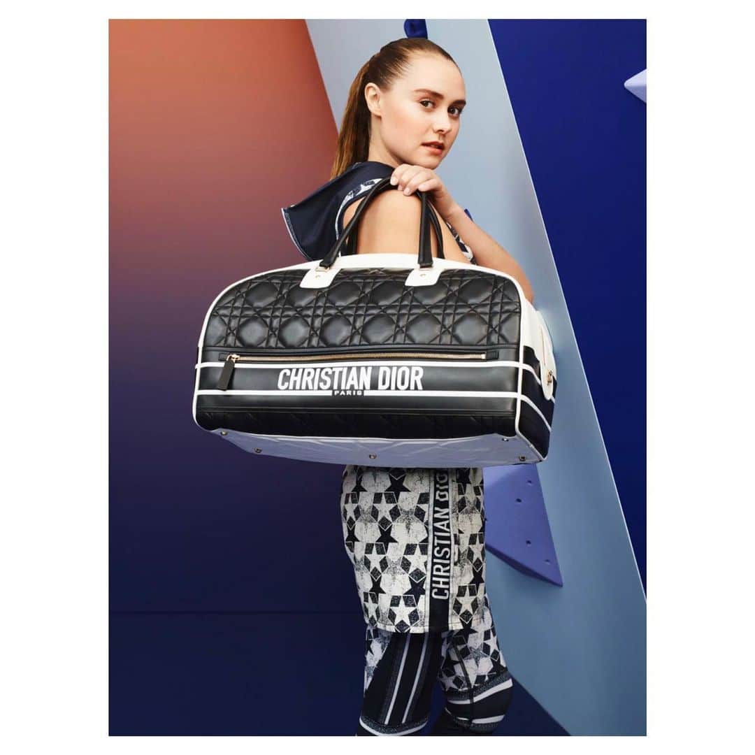マーゴ・ヘイズのインスタグラム：「Dior Vibe 2022 💙 @mariagraziachiuri @dior @diorbeauty .  images by: @marknmarkn  styled by: @louise__ford  #diorvibe」