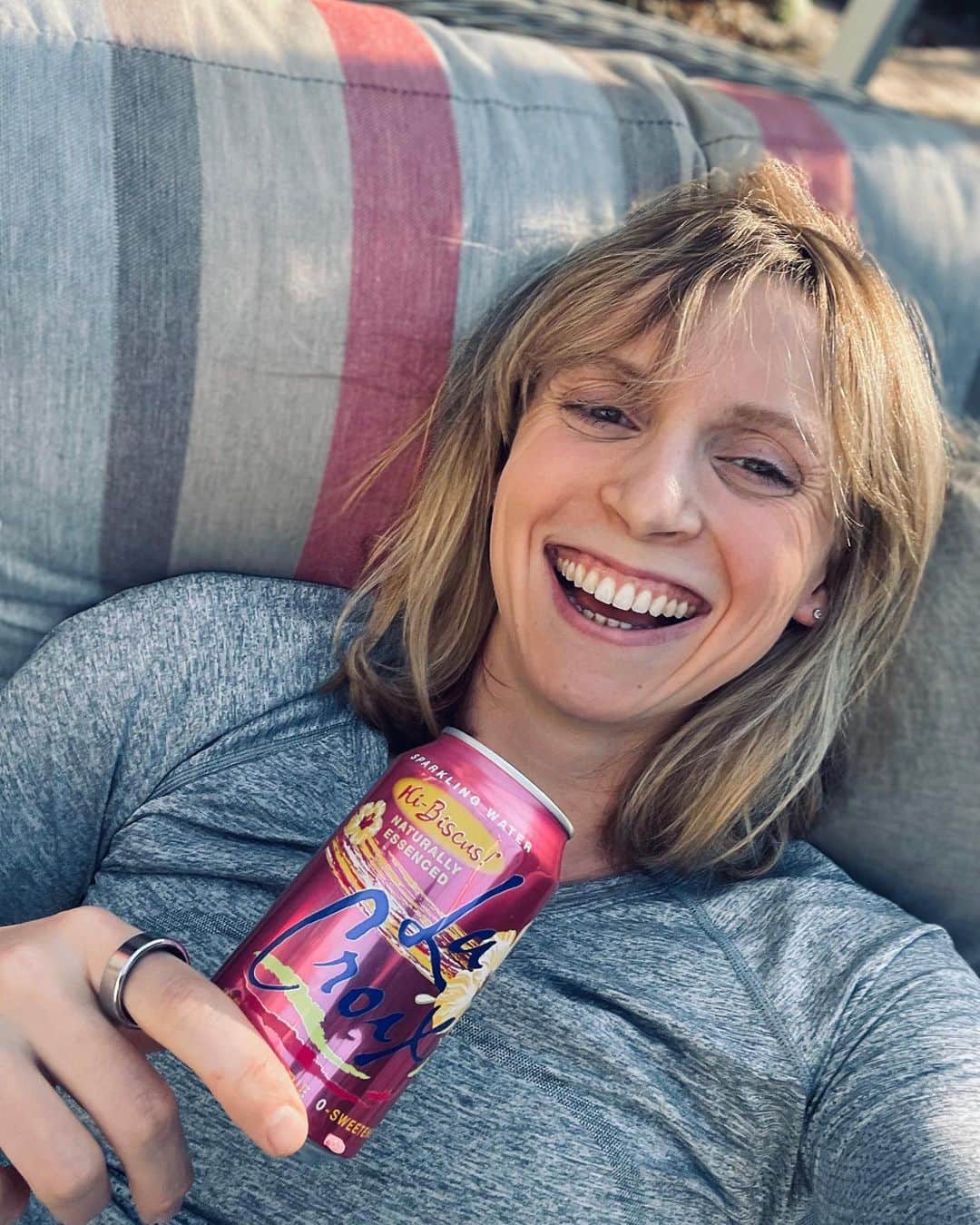 のインスタグラム：「Having fun in the Florida winter sun☀️with a refreshing LaCroix in hand! ✨ A healthy alternative to sugar-sweetened drinks👌🏼 #LiveLaCroix」