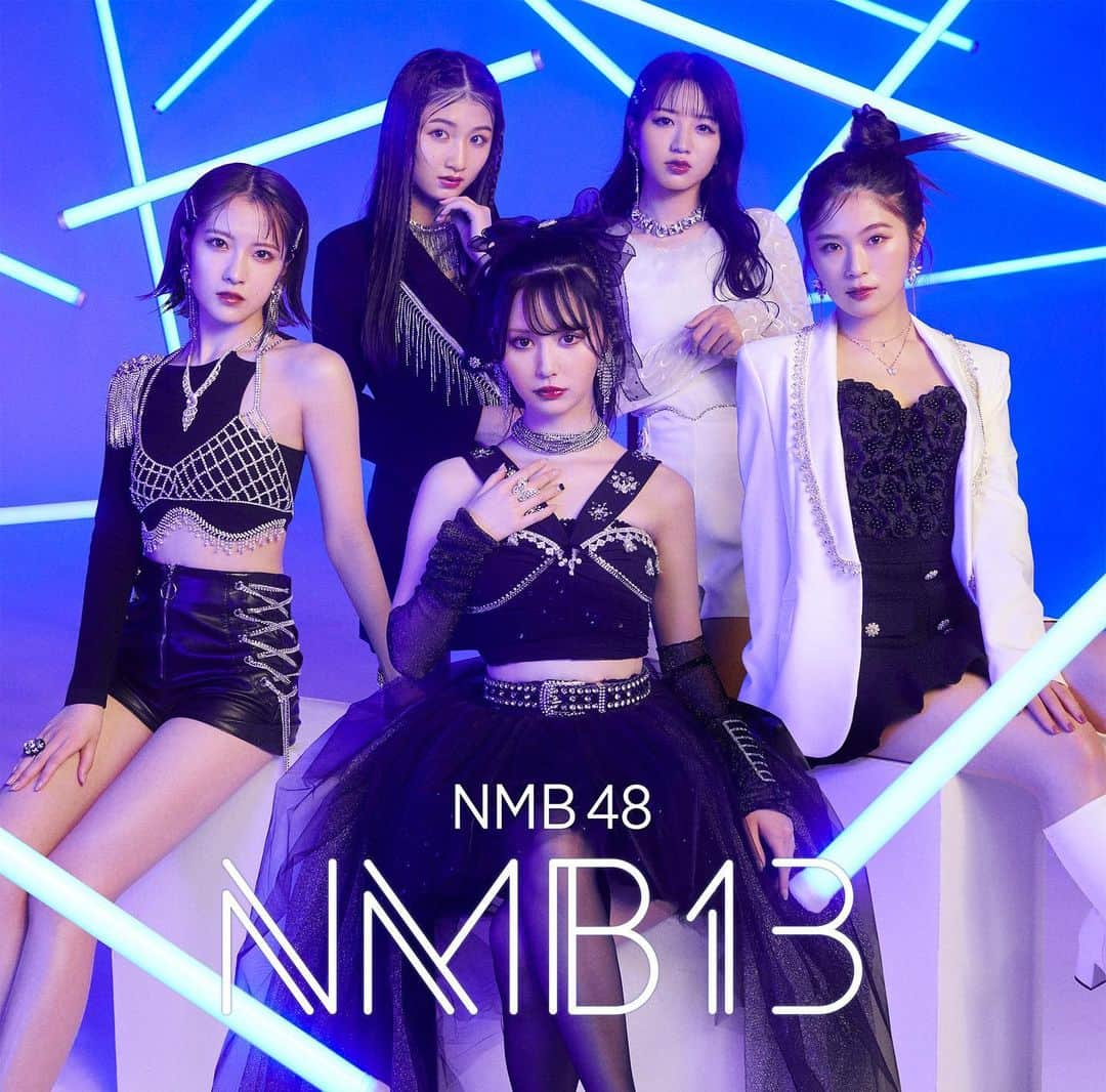 NMB48のインスタグラム：「🐅 ⁡  NMB48 4th ALBUM  『NMB13(ナンバサーティーン)』  🎬 2023.03.08. release!! 🎬 ⁡ ⁡ ▶︎タイトル&ジャケット写真&スペック情報公開 ⁡ 今のNMB48を見て欲しい、聴いて欲しい。がむしゃらに、もがいたりしながらも笑顔で進んでいくNMB48の、今までとこれからの歩みが刻みこまれた作品で、13年目の挑戦、決意を表す「NMB13」というタイトルが付けられました。 各タイプに山本望叶が初センターを務めるアルバム表題曲「#Done」、2011年のデビューシングル「絶滅黒髪少女」のカップリング曲をカバーする全員歌唱曲「青春のラップタイム2023」、TYPE-Nには、キャプテン小嶋花梨の初のソロ曲「最高に下品なアタシ」、TYPE-Mには #りぷりっぷる「Enjoy無礼講！」、TYPE-Bと劇場盤には2期生から9期生までの先輩・後輩混合ユニット 「今さら道頓堀」、更に劇場盤には全員歌唱曲「想像のピストル」も収録し、全形態ヒットシングル１１曲を含む、全１７曲収録。“りぷりっぷる”というユニットには、小嶋花梨/坂田心咲/佐月愛果/新澤菜央/原かれん/山本望叶/桜田彩叶が参加する。  © UNIVERSAL MUSIC LLC. ⁡ #NMB48 #NMB13 #newmusic #newalbum  #アイドル #idol」