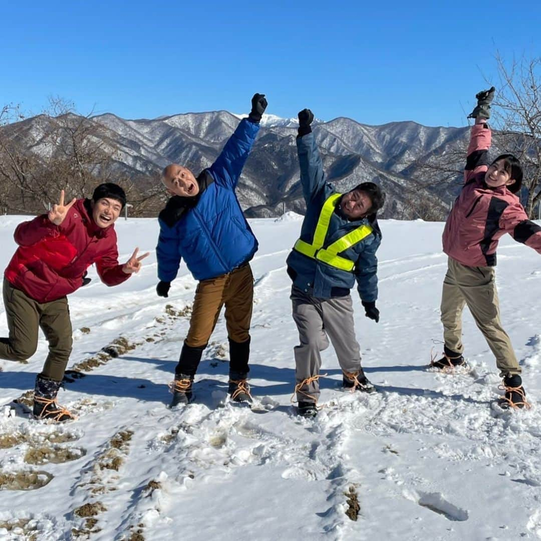 高月彩良のインスタグラム：「⛄️ 今夜19時〜放送の「#突破ファイル」 に出演致します⛄️  もう中学生さん、錦鯉さんのお二人と。  気持ちの良い空気に包まれながらの撮影でした。今回も壮絶な突破劇になっております。是非ご覧下さい。 #突破ファイル」