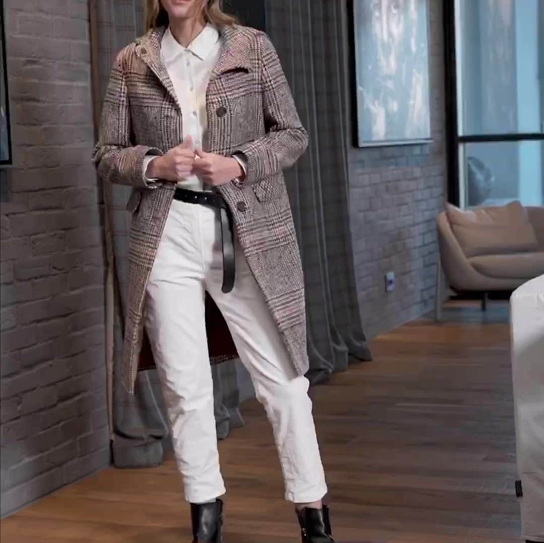 シンツィアロッカのインスタグラム：「Cozy and sophisticated - all in one garment. #CinziaRocca」