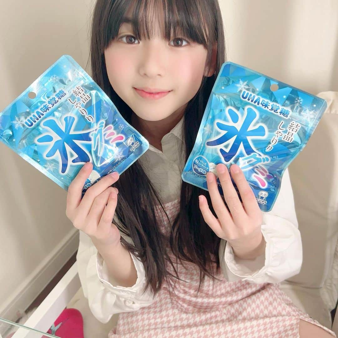 ゆわももチャンネルさんのインスタグラム写真 - (ゆわももチャンネルInstagram)「新発売の氷🧊グミYouTubeでレビューしました🥰　いつもグミ大好きな娘の本音…見てみてね😊　  #YouTube  #ゆわももチャンネル #氷グミ #UHA味覚糖  #水グミ #ゆわもも親子 #桃羽 #ももわ」2月2日 18時06分 - atsumi.y_m