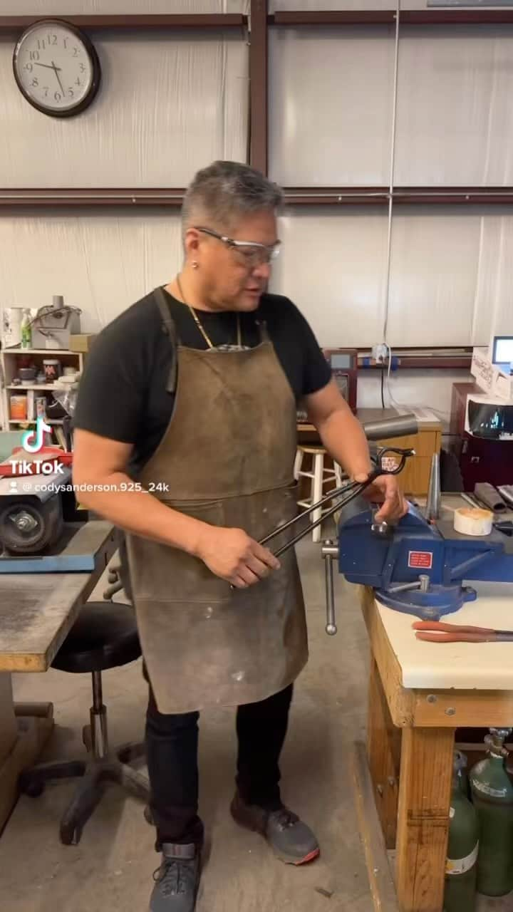 コディ サンダーソンのインスタグラム：「Crucible Tongs #codysanderson #fyp #explorepage #explore #fypシ #viral #viralvideos #native #jewelry #jewelrydesigner #smallbusiness #jewelrymaking #business #nativeamerican #navajo #navajojewelry #nativejewelry」