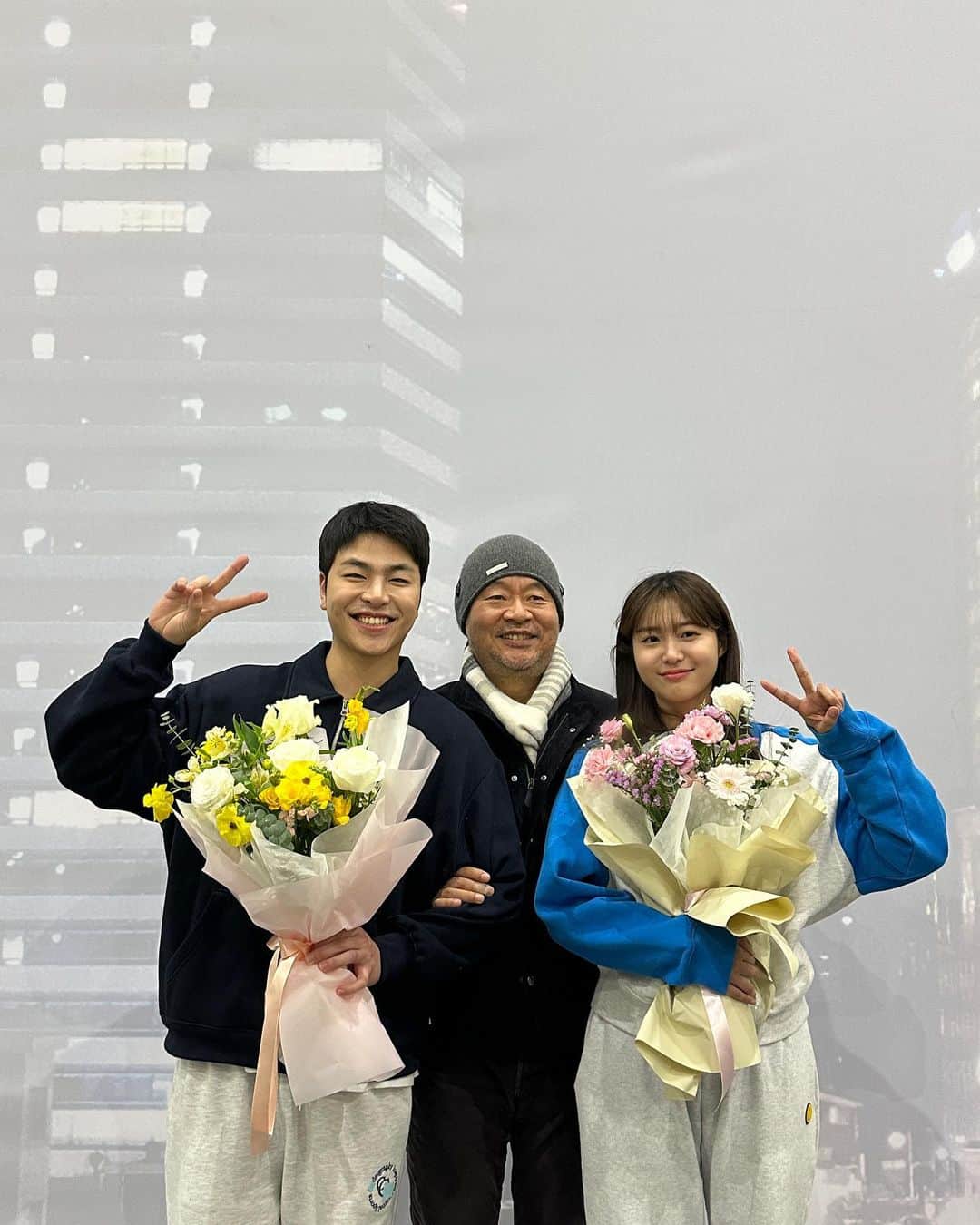 JU-NE（ク・ジュンフェ）のインスタグラム：「보라! 데보라 촬영을 끝마치게 되었습니다  드라마가 처음인지라 모르는 것도 많고 서툰 부분도 많았지만 감독님과 선배님들과 스태프분들이 이끌어주시고  도와주신 덕분에 잘 마무리할 수 있었습니다 잊지 못할 추억을 선물해 주셔서 너무나도 감사합니다  커피차 보내준 팬분들과 멤버들도 사랑합니다 ❤」