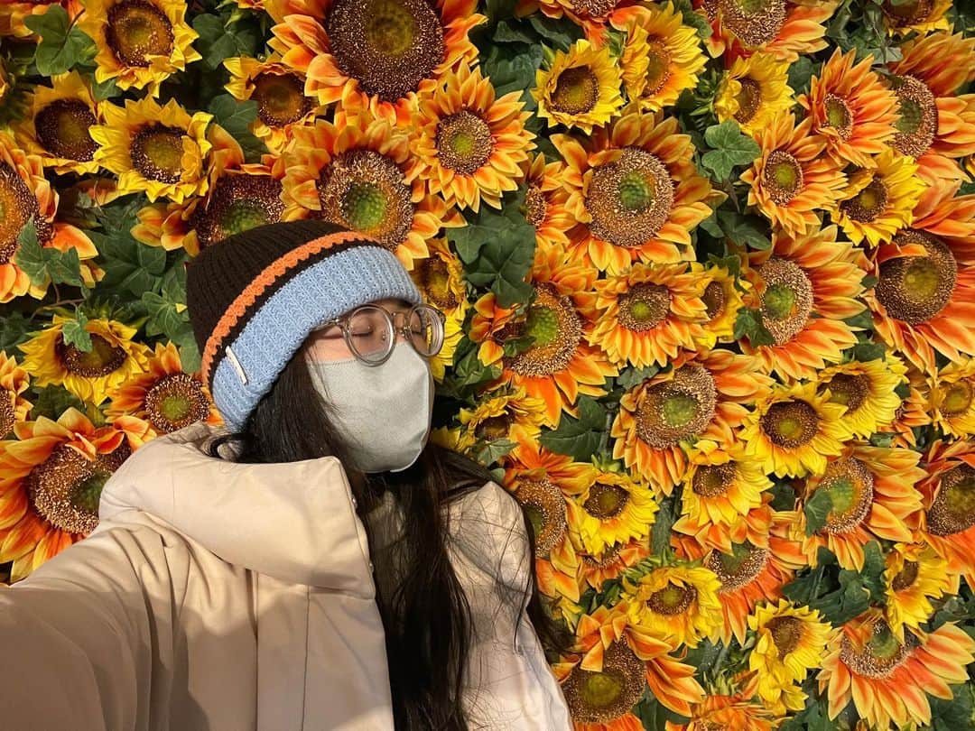 藤野涼子のインスタグラム：「23歳になりました🌷  去年は色々な事を体験させて頂けて、とても有意義な一年でした。 今年も、活発的に積極的にいろんなことに挑戦していきたいと思います! 　とにかくやってみたい事、挑戦したい事が沢山あるので皆さんに藤野涼子がまた面白い役やってるな、面白いことやってるな。なんか自分もやってみようかな？と思ってもらえるように楽しみながら、23歳を過ごしていきたいと思います☺︎  Thank you, everyone, I become 23 years old😘 I wanna challenge what I want this year!!」