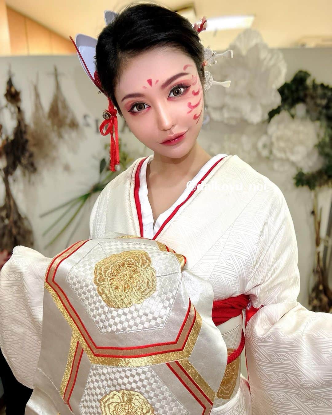 のいちゃんのインスタグラム：「🦊 . . . #着物#着物ヘア#おばけ  #狐の嫁入り  #afactory #ダウンタイム #ショートカット#シーシャ#ドレス #vantyme#travel#summer#diet#sea#beauty#整形#豊胸#makeup#川越#沖縄#大阪#北新地#ミナミ#東京#新宿#歌舞伎町#博多#錦#キャバ嬢#シーシャ#のいちゃん」