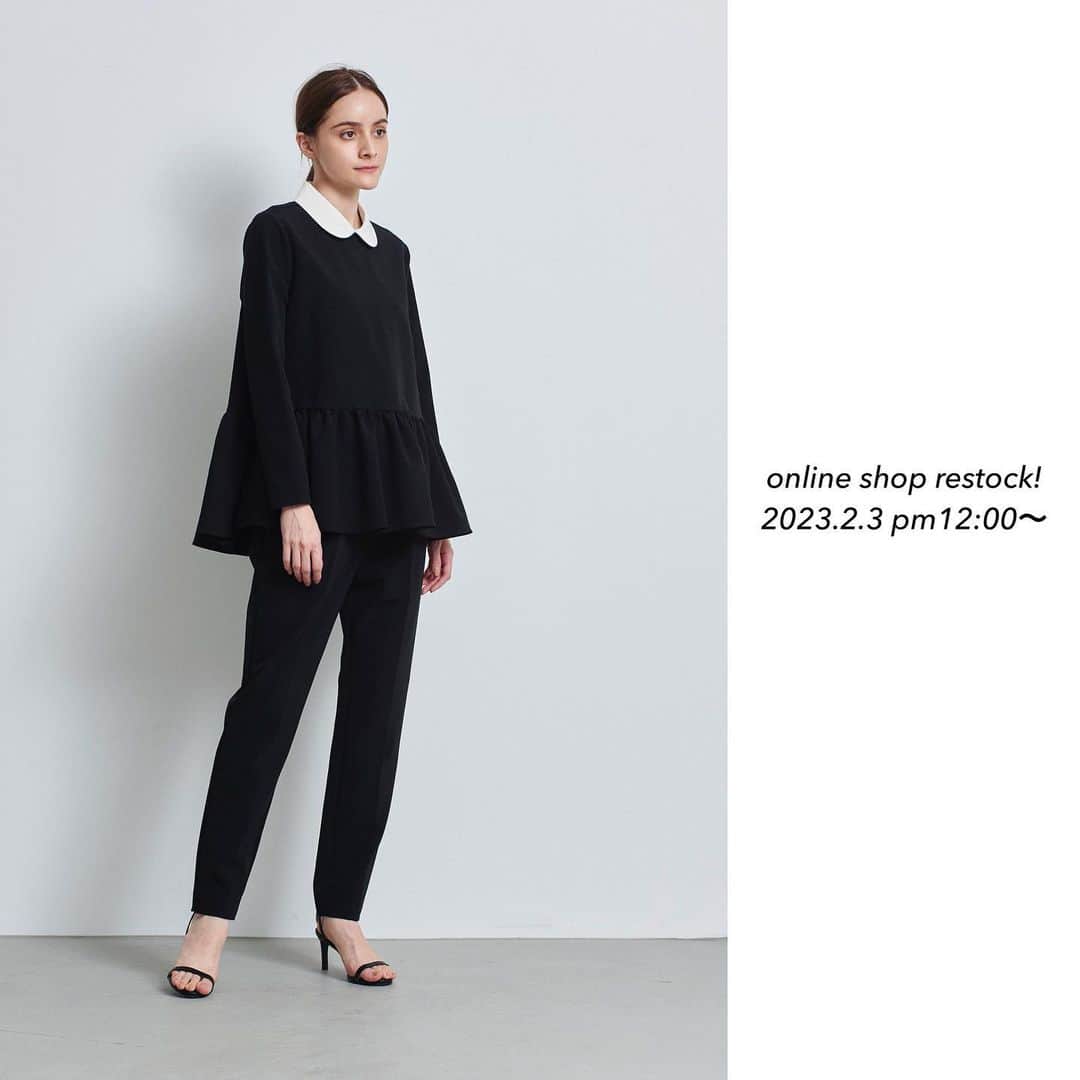yoriのインスタグラム：「*online shop restock*  明日pm12:00〜online shopにて 下記の商品が再入荷致します！  卒入園にぴったりな商品です。 お見逃しなく！  詳細はonline shopをご覧ください。  #ラウンドカラードレスブラウス #ダブルクロスパンツ #ダブルクロスパンツ＋ #セレモニーピンタックパンツ  #yori_japan」