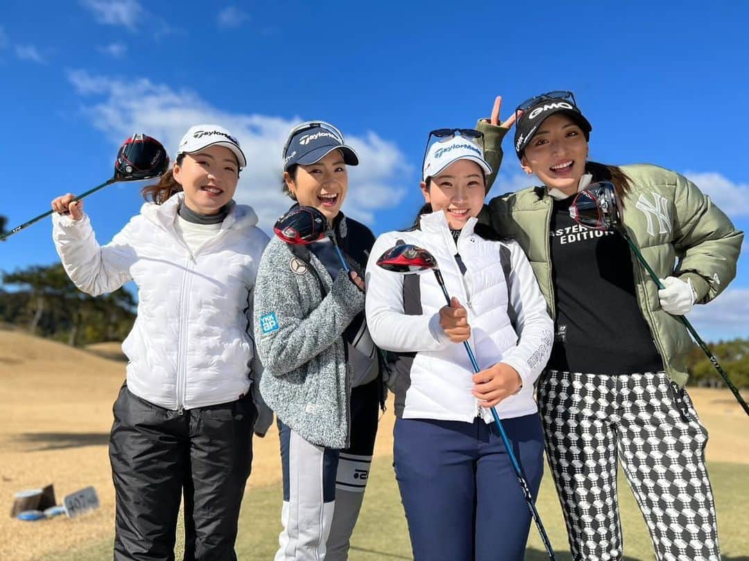 山内日菜子のインスタグラム：「． Team TaylorMade!!!!! クラブテストでした！ stealth2いい感じ〜❤️🖤 調整ありがとうございました🤩  #TaylorMade #TaylorMadeGolf  #ライク株式会社　#LIKE #コアグループ #CORE #大東建託未来アスリートプロジェクト #大東建託 #teamdaito #チーム大東 #newbalance  #newbalancegolf #野村循環器内科クリニック」