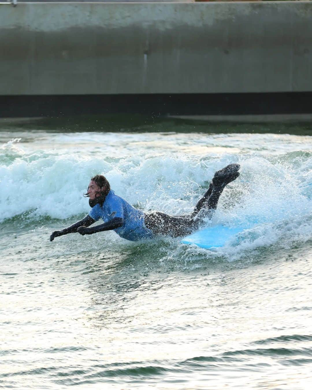 ジェームズ・フェルプスのインスタグラム：「If you're going to wipe out... wipe out BIG!  Great morning at @thewave and thanks to Harry for showing me how surfing is done properly, I think the dismount comes naturally though 🙈🦭🏄‍♂️🌊」